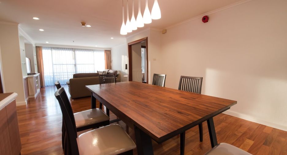 For rent 3 ベッドルーム condo in Khlong Toei, Bangkok