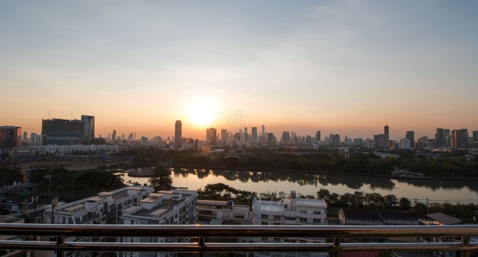 For rent 3 ベッドルーム condo in Khlong Toei, Bangkok