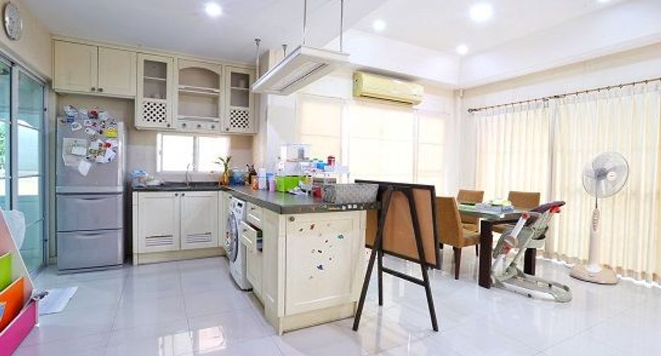 For sale 3 bed house in Phasi Charoen, Bangkok