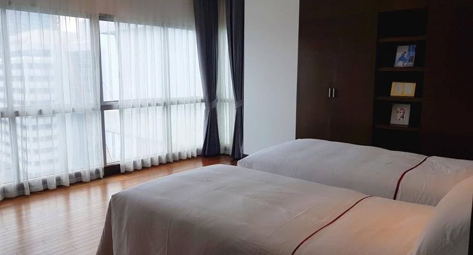 For rent 3 bedrooms apartment in Pathum Wan, Bangkok