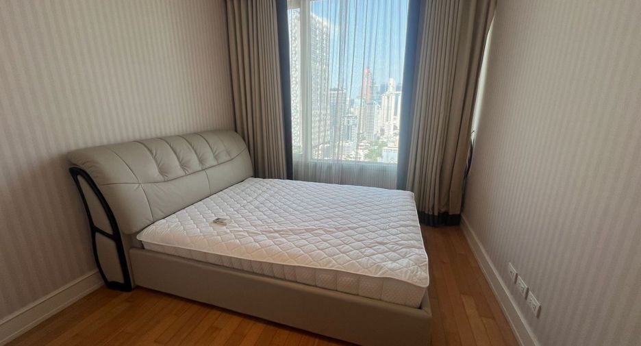 Condo en alquiler de 3 habitaciones en Sathon, Bangkok