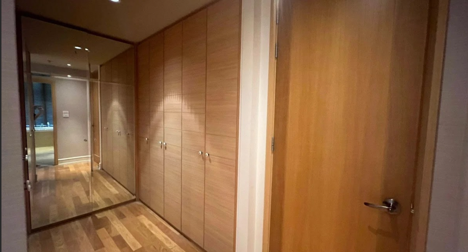 Condo en alquiler de 3 habitaciones en Sathon, Bangkok