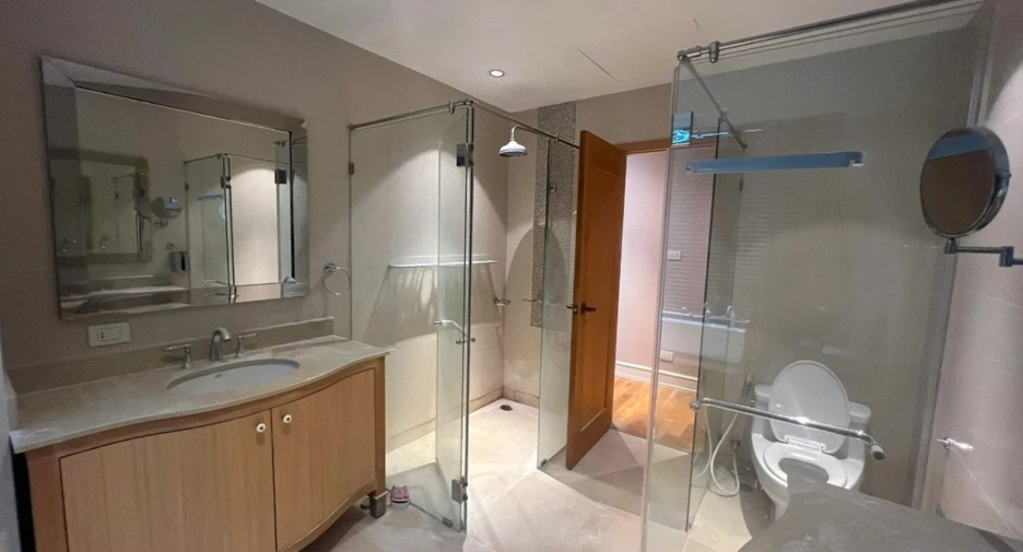 Condo en alquiler de 3 habitaciones en Sathon, Bangkok