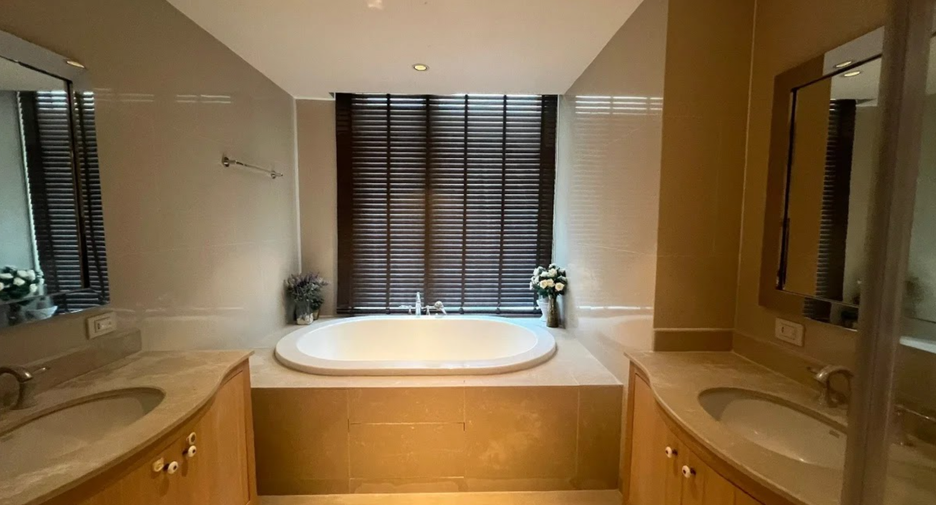 Condo en alquiler de 3 habitaciones en Sathon, Bangkok