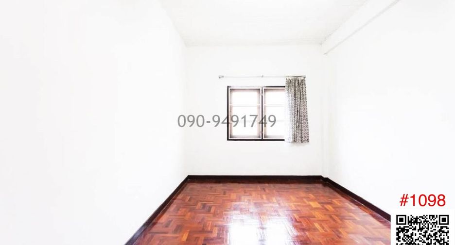 For rent 4 bedrooms townhouse in Phra Khanong, Bangkok