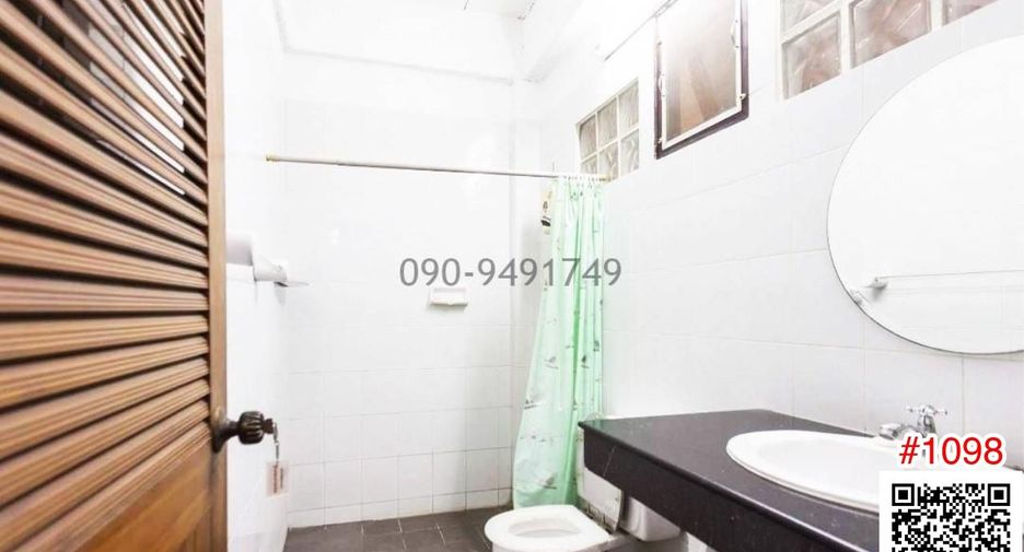 For rent 4 bedrooms townhouse in Phra Khanong, Bangkok
