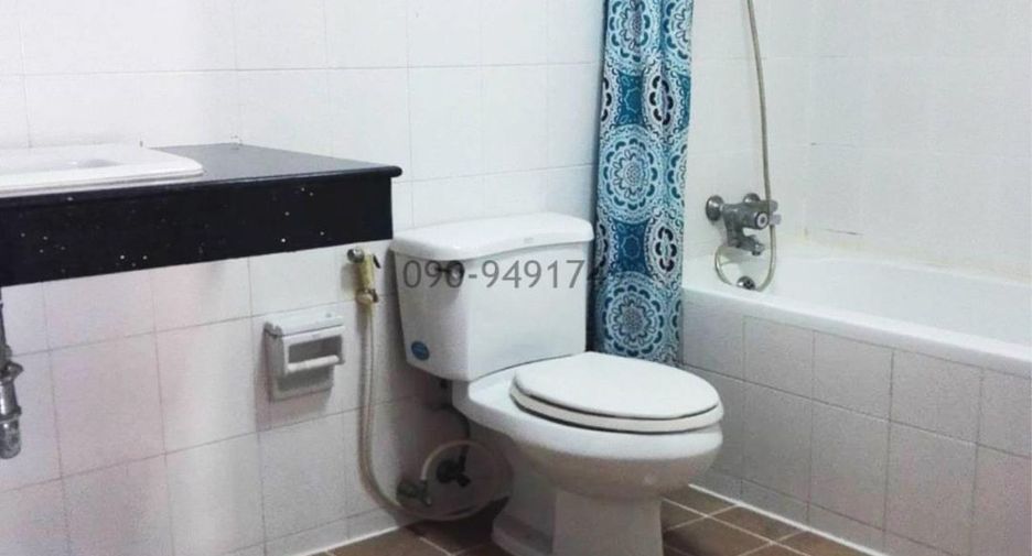 For rent 4 bedrooms townhouse in Phra Khanong, Bangkok