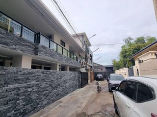 Reihenhaus zur Miete mit 6 Zimmer in Khlong Toei, Bangkok