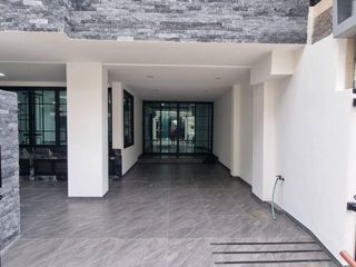 Reihenhaus zur Miete mit 6 Zimmer in Khlong Toei, Bangkok