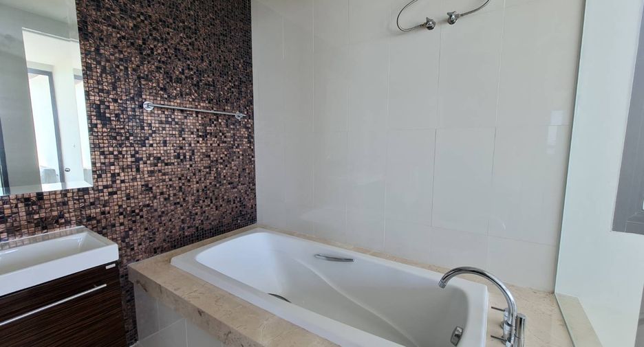 À vendre 3 chambres condo à Klaeng, Rayong