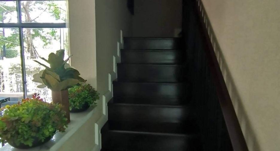 For rent and for sale 4 bedrooms house in Suan Luang, Bangkok