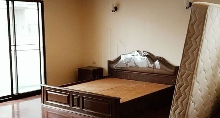 For rent 3 bedrooms condo in Khlong Toei, Bangkok