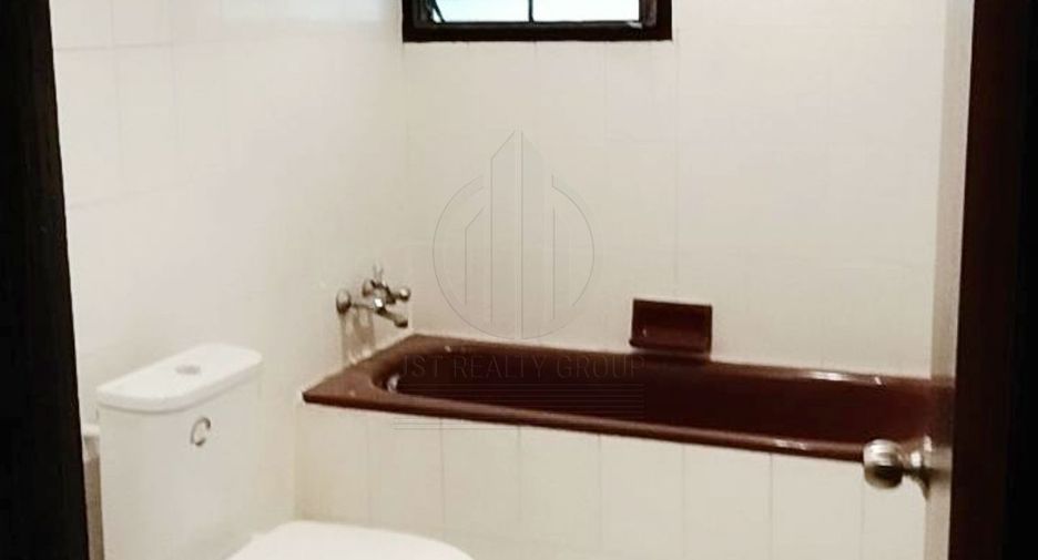 For rent 3 bedrooms condo in Khlong Toei, Bangkok