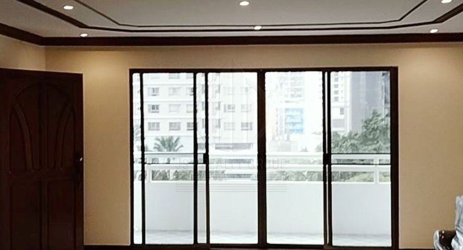 For rent 3 bedrooms condo in Khlong Toei, Bangkok
