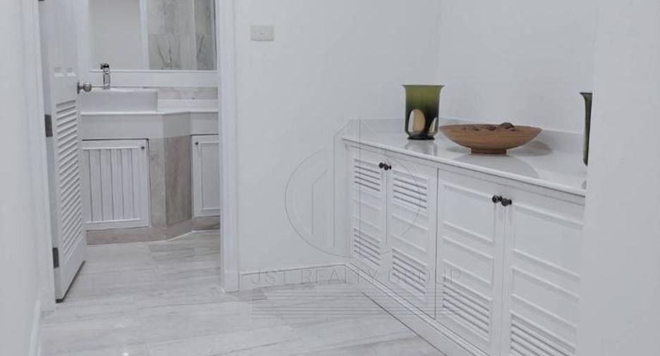 For rent 4 bedrooms condo in Khlong Toei, Bangkok