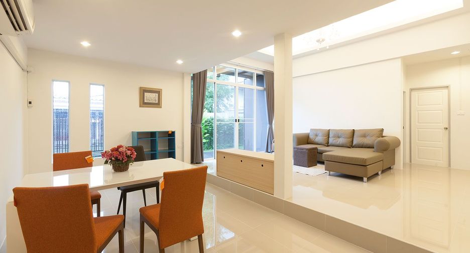 For rent 2 bedrooms house in Wang Thonglang, Bangkok