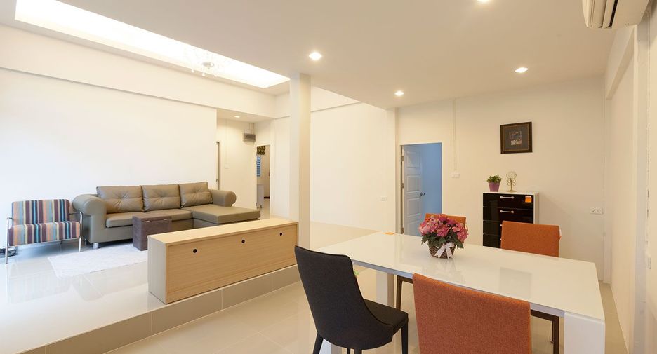For rent 2 bedrooms house in Wang Thonglang, Bangkok