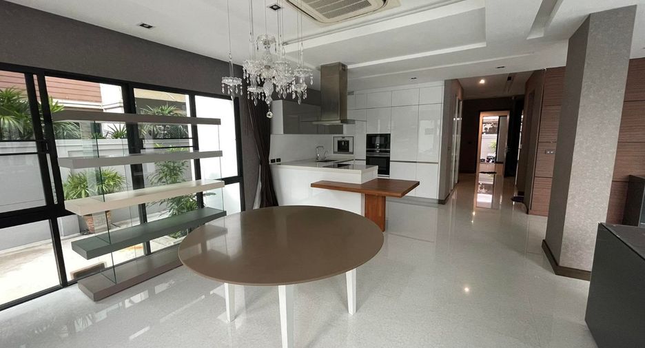 Haus zur Miete mit 4 Zimmer in Bang Kapi, Bangkok