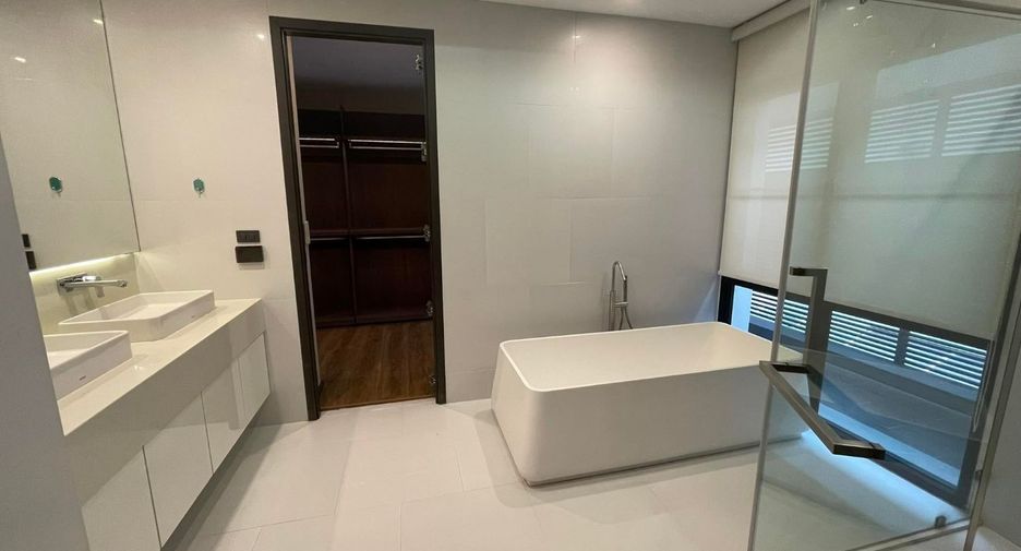 Haus zur Miete mit 4 Zimmer in Bang Kapi, Bangkok
