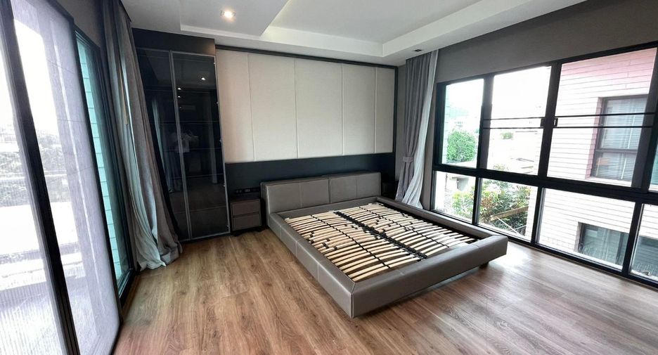 Haus zur Miete mit 4 Zimmer in Bang Kapi, Bangkok