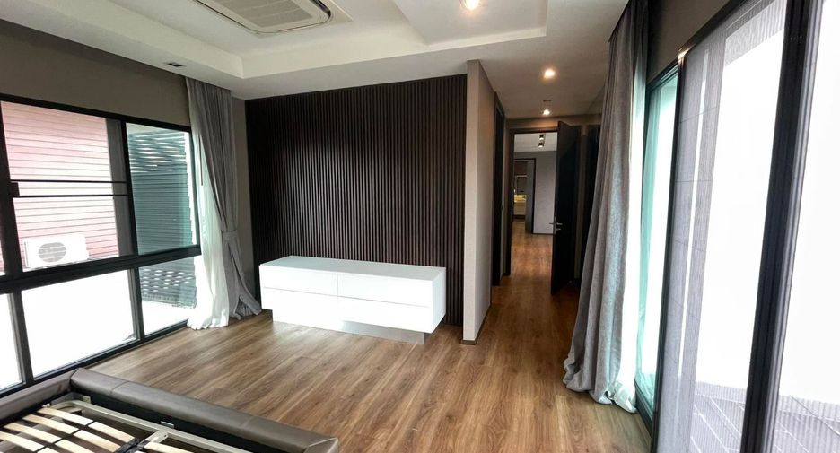 Haus zur Miete mit 4 Zimmer in Bang Kapi, Bangkok