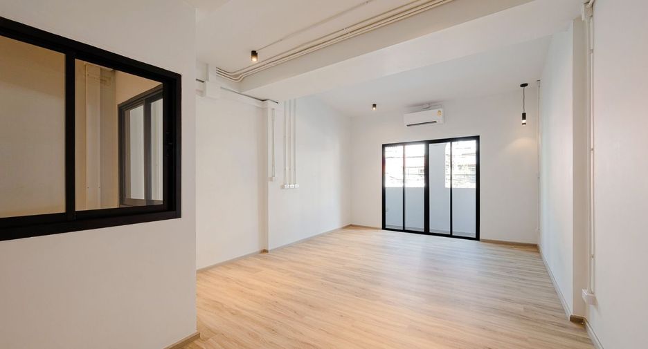 Reihenhaus zur Miete und zum Kauf mit 3 Zimmer in Bang Kho Laem, Bangkok