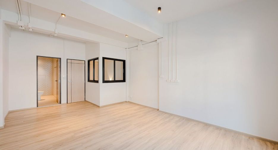 Reihenhaus zur Miete und zum Kauf mit 3 Zimmer in Bang Kho Laem, Bangkok