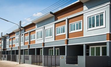 For sale 3 bed townhouse in Khlong Luang, Pathum Thani