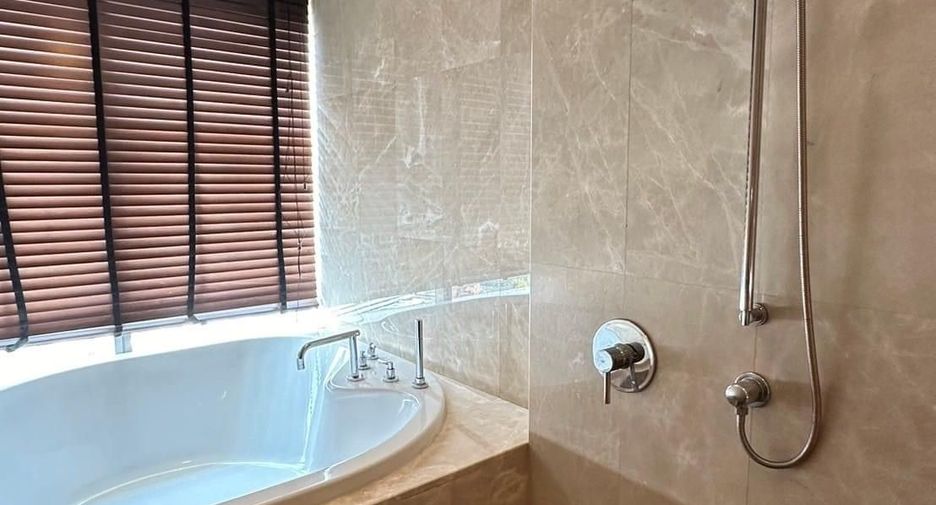 For rent 3 bedrooms condo in Watthana, Bangkok