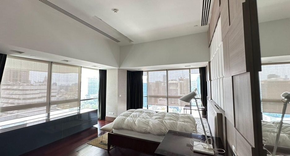 For rent 3 bedrooms condo in Watthana, Bangkok