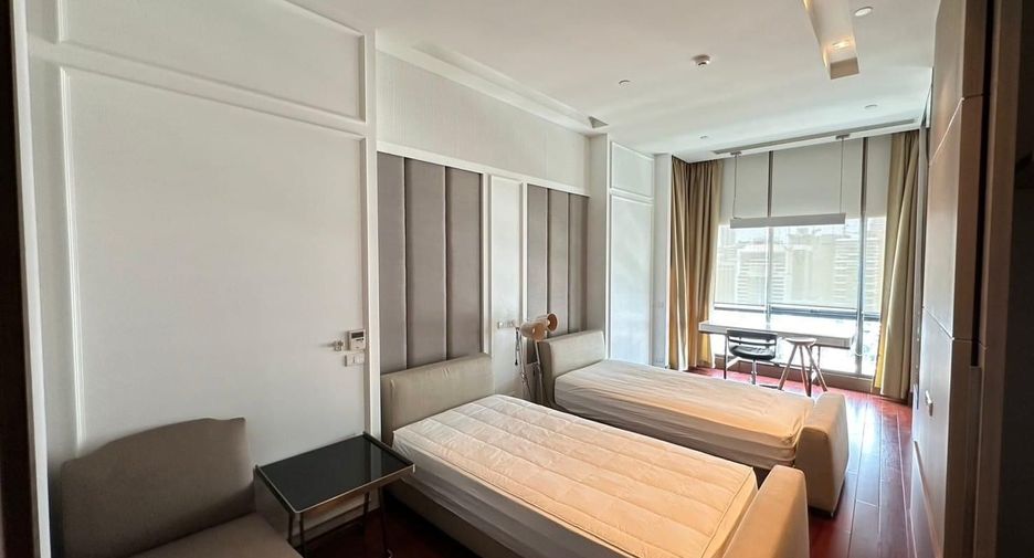 For rent 3 bedrooms condo in Watthana, Bangkok