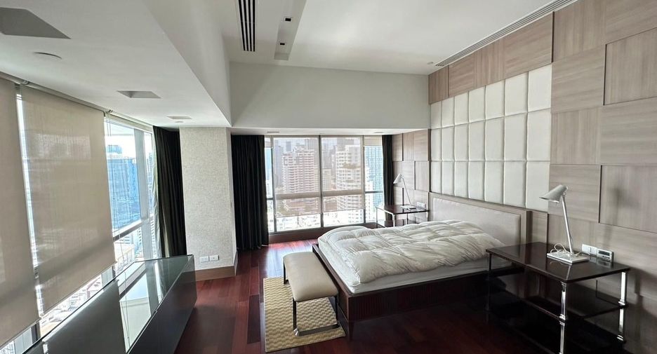 For rent 3 bedrooms condo in Watthana, Bangkok