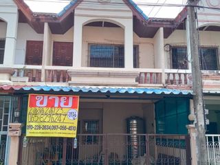 For sale 2 bed townhouse in Mueang Phitsanulok, Phitsanulok