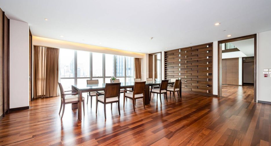 For rent 4 bedrooms condo in Watthana, Bangkok