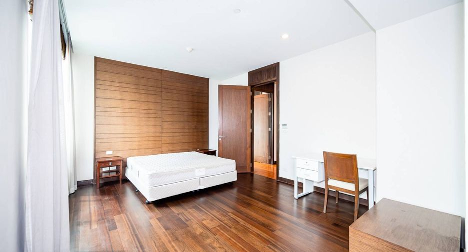 For rent 4 bedrooms condo in Watthana, Bangkok