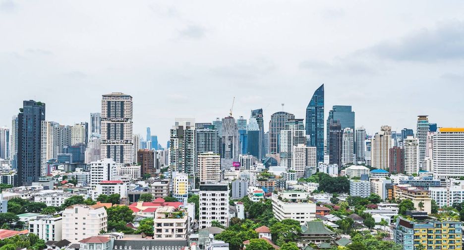 For rent 4 bedrooms condo in Watthana, Bangkok