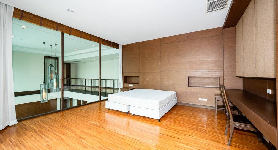 For rent 4 bedrooms condo in Watthana, Bangkok
