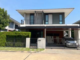 For sale 4 bed house in Bangkok Noi, Bangkok