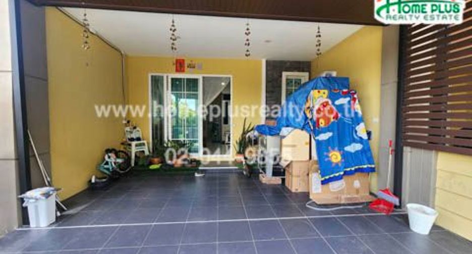 For sale 3 bedrooms townhouse in Mueang Samut Prakan, Samut Prakan