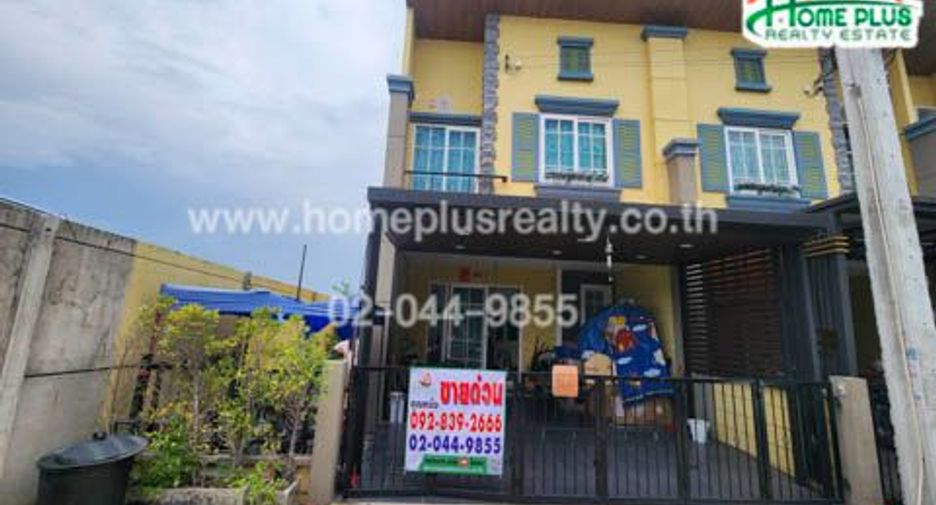 For sale 3 bedrooms townhouse in Mueang Samut Prakan, Samut Prakan