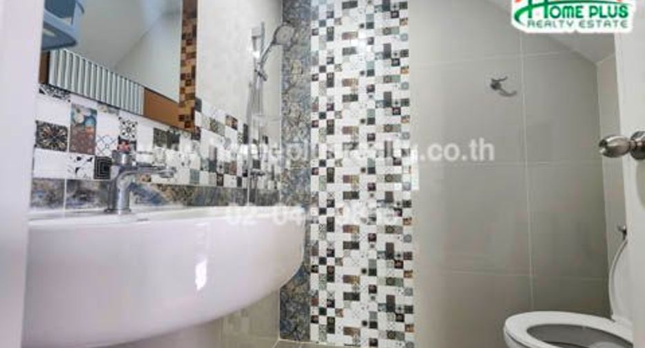 For sale 3 bedrooms townhouse in Mueang Samut Prakan, Samut Prakan