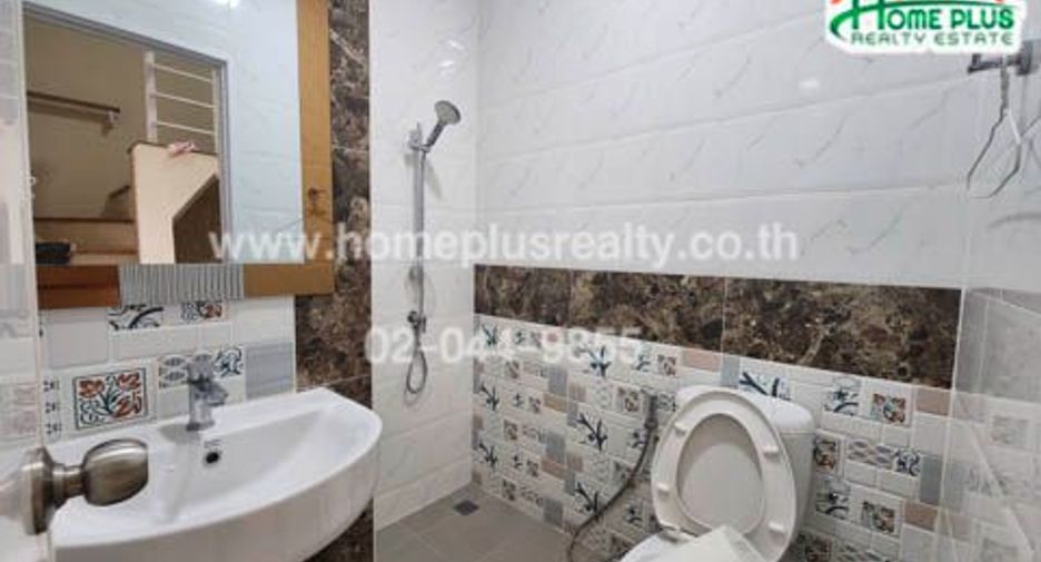 For sale 3 bedrooms townhouse in Mueang Samut Prakan, Samut Prakan