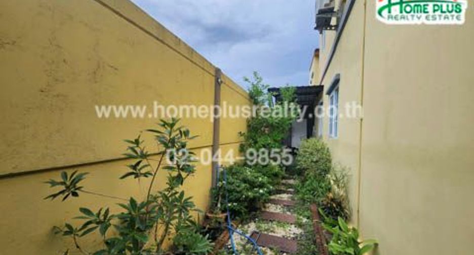 For sale 3 bedrooms townhouse in Mueang Samut Prakan, Samut Prakan