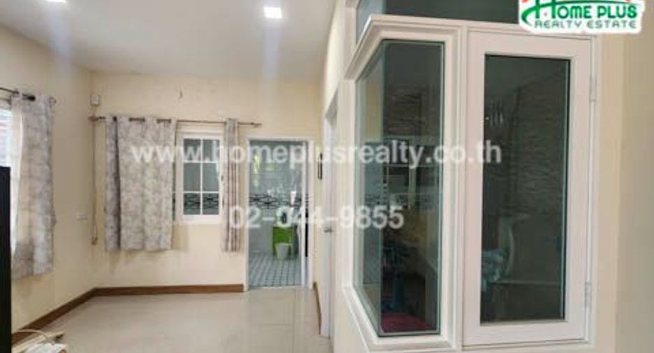 For sale 3 bedrooms townhouse in Mueang Samut Prakan, Samut Prakan