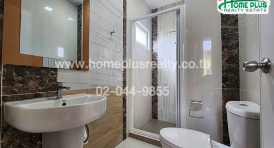 For sale 3 bedrooms townhouse in Mueang Samut Prakan, Samut Prakan