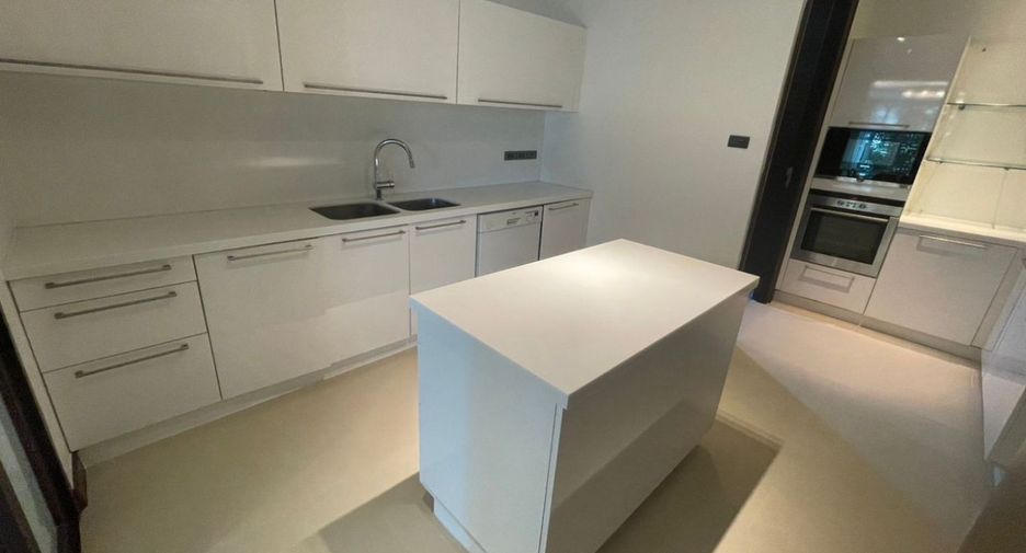 For sale 4 bedrooms condo in Khlong Toei, Bangkok