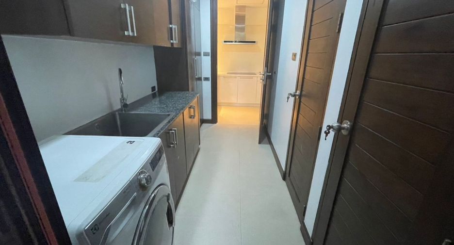 For sale 4 bedrooms condo in Khlong Toei, Bangkok