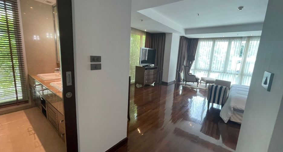 For sale 4 bedrooms condo in Khlong Toei, Bangkok