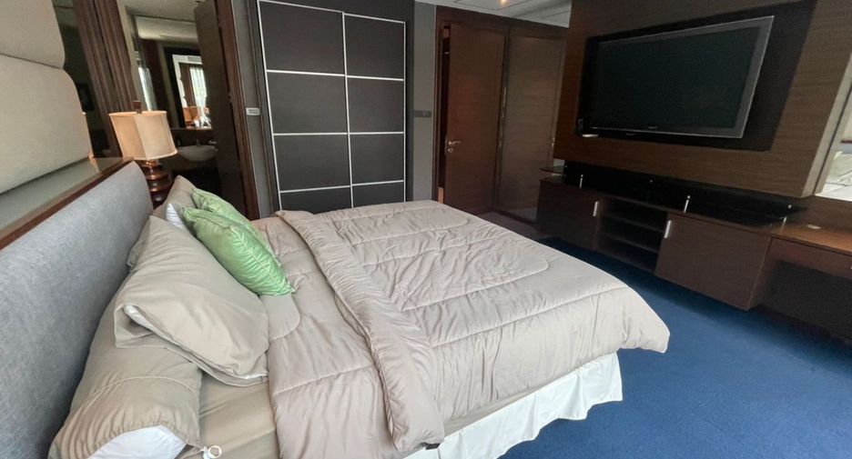 For sale 4 bedrooms condo in Khlong Toei, Bangkok