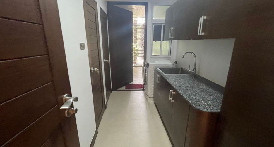 For sale 4 bedrooms condo in Khlong Toei, Bangkok